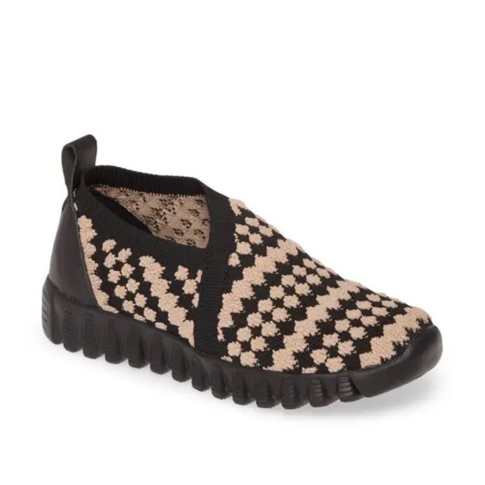 Bernie Mev Amie Slip On Sneaker Shoe Women 39 Black Tan Geometric Knit‎ Lug Sole